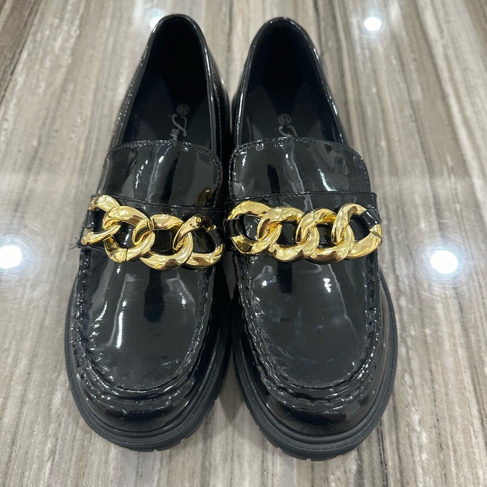 Flower black chunky loafer with gold chain